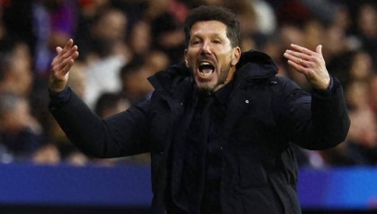 阿尔瓦雷斯点球被取消后，马竞主教练西蒙尼的反应