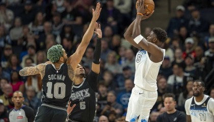 爱德华兹25分福克斯22分 森林狼大胜马刺取5连胜