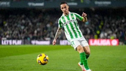 曼联逆袭！贝蒂斯拼死续租圆神背后，西甲黑马能否抢下泼天富贵？